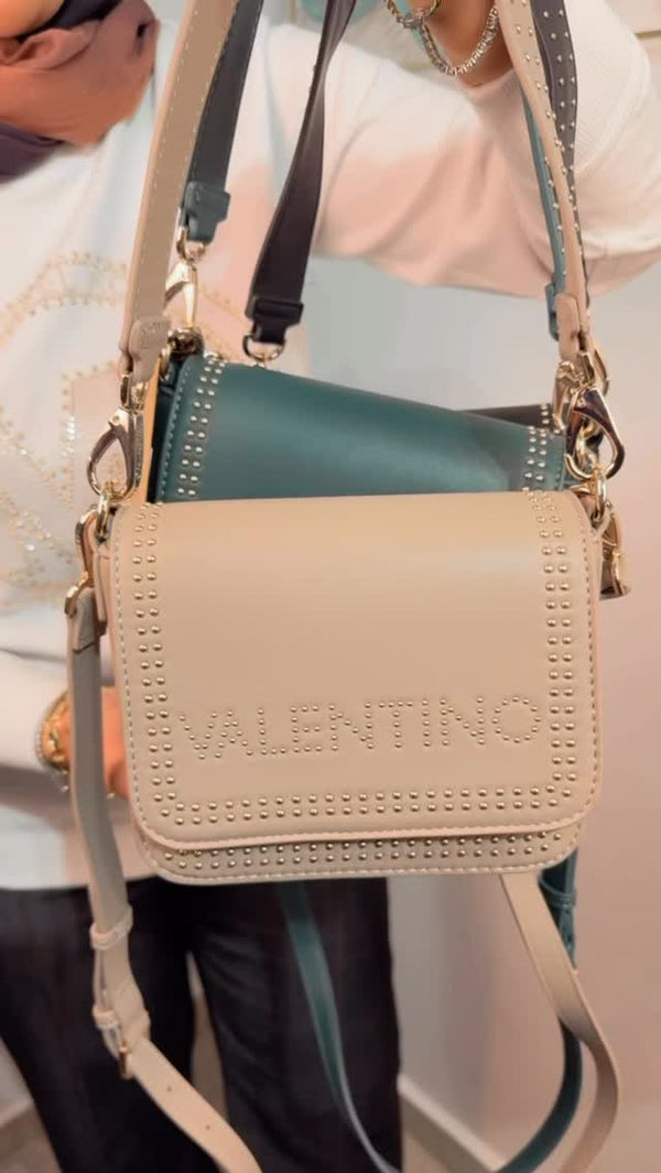 شنطنا الجديدة تجمع بين الفخامة والعملية، بألوان تناسب كل إطلالة 💼اختاري لونك المفضل الآن قبل نفاد الكمية!#ستايلك_يستاهل #شنط_فخمة