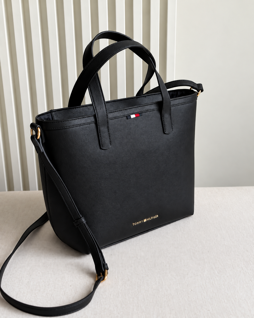 Tommy Hilfiger Essential Medium Tote Bag / Crossbody Bag